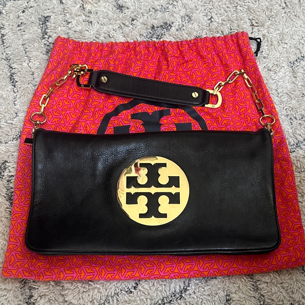 Tory Burch Black detachable shoulder bag with Gold Emblem